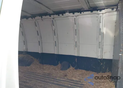 2001 Chevrolet Express from USA, damaged, VIN 1GCHG39RX11108817